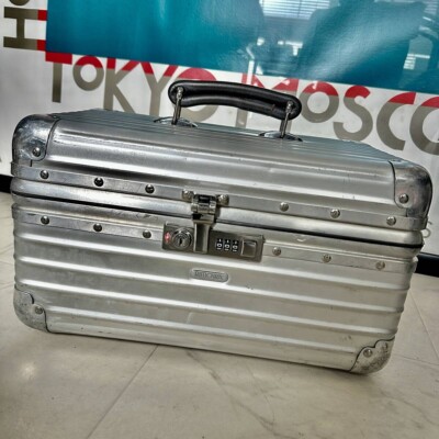 RIMOWA Classic Flight Beauty Case Aluminum