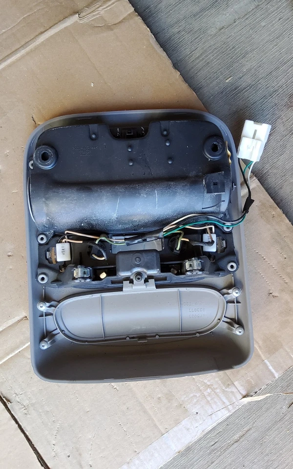 Luz domo consola superior Toyota Sequoia 2000-2006 VF5008 823866 Foto 2 de 4