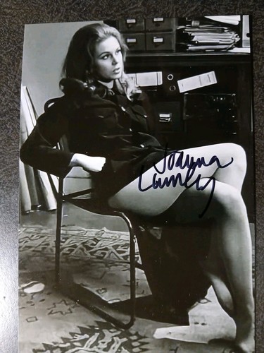 JOANNA LUMLEY Hand Signed Autograph 4X6 Photo -- BEAUTIFUL FAMOUS ACTRESS