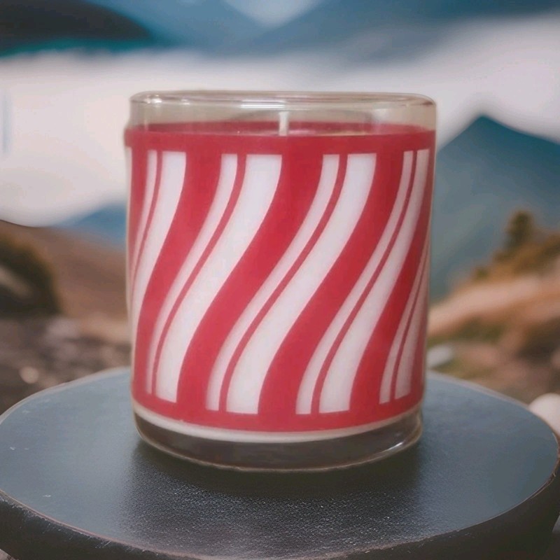 Soyworx Twisted Peppermint 8 Ounce 100% Soy Candle in Candy Cane Glass Jar