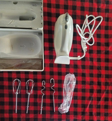 Hamilton Beach 62682RZ Handheld Mixer Set White w/ Beater, Whisk, Dough Hook