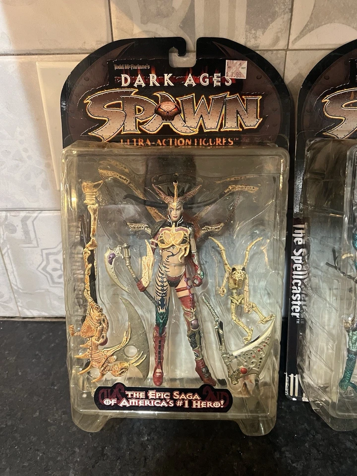 Figuras de acción SPAWN Dark Ages - The Spellcaster & Skull Queen - Juego de 2 Foto 2 de 4