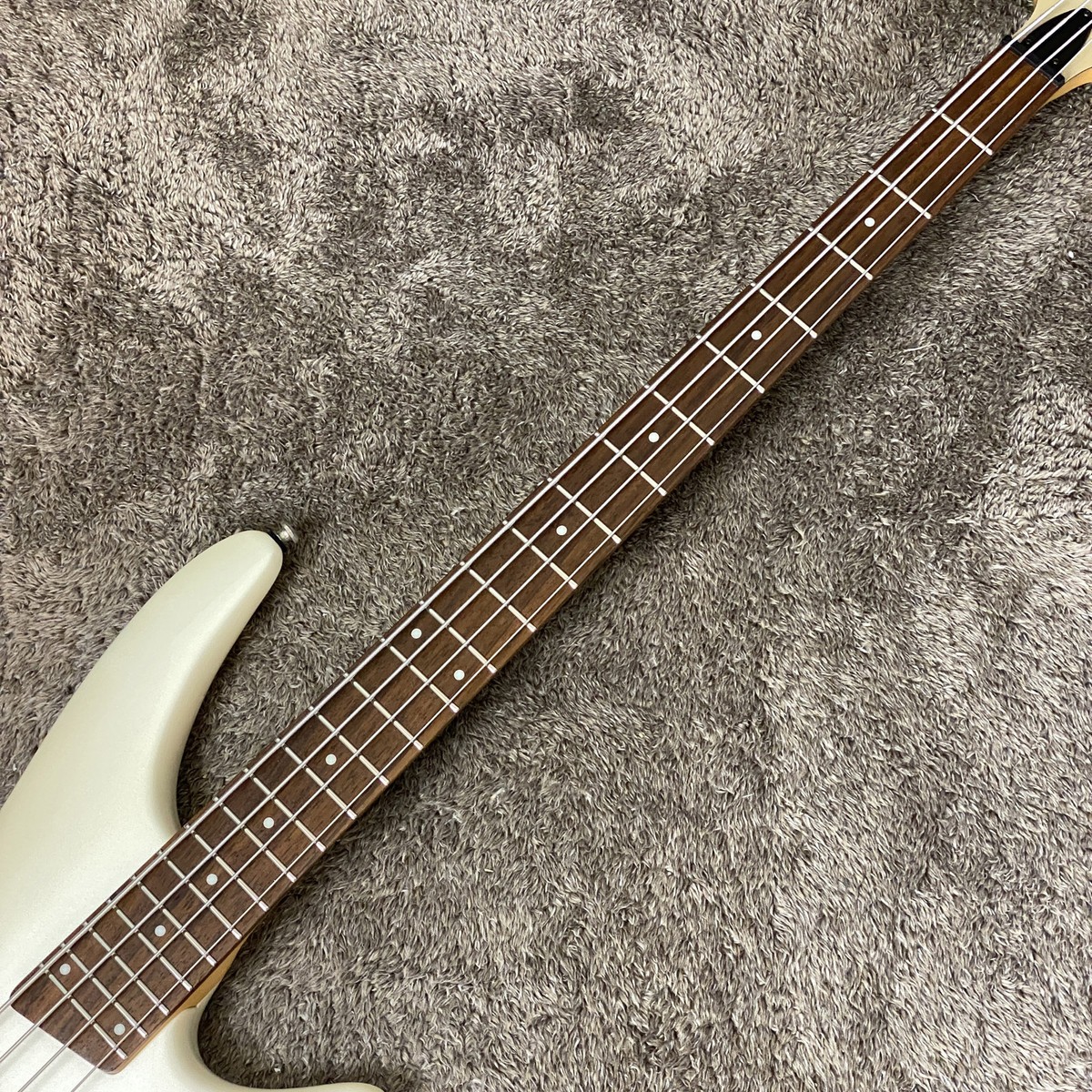 Ibanez 4弦ベース　SR300 Amazon.com: Ibanez Standard SR300E Bass Guitar - Cerulean