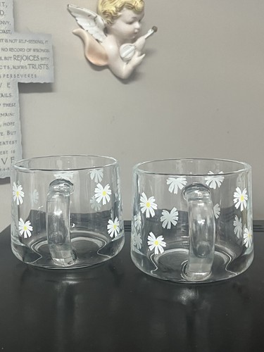 TWO Clear Glass Mugs W/ Daisies 12 Oz Cups 4” White With Yellow Flowers - Picture 4 of 11