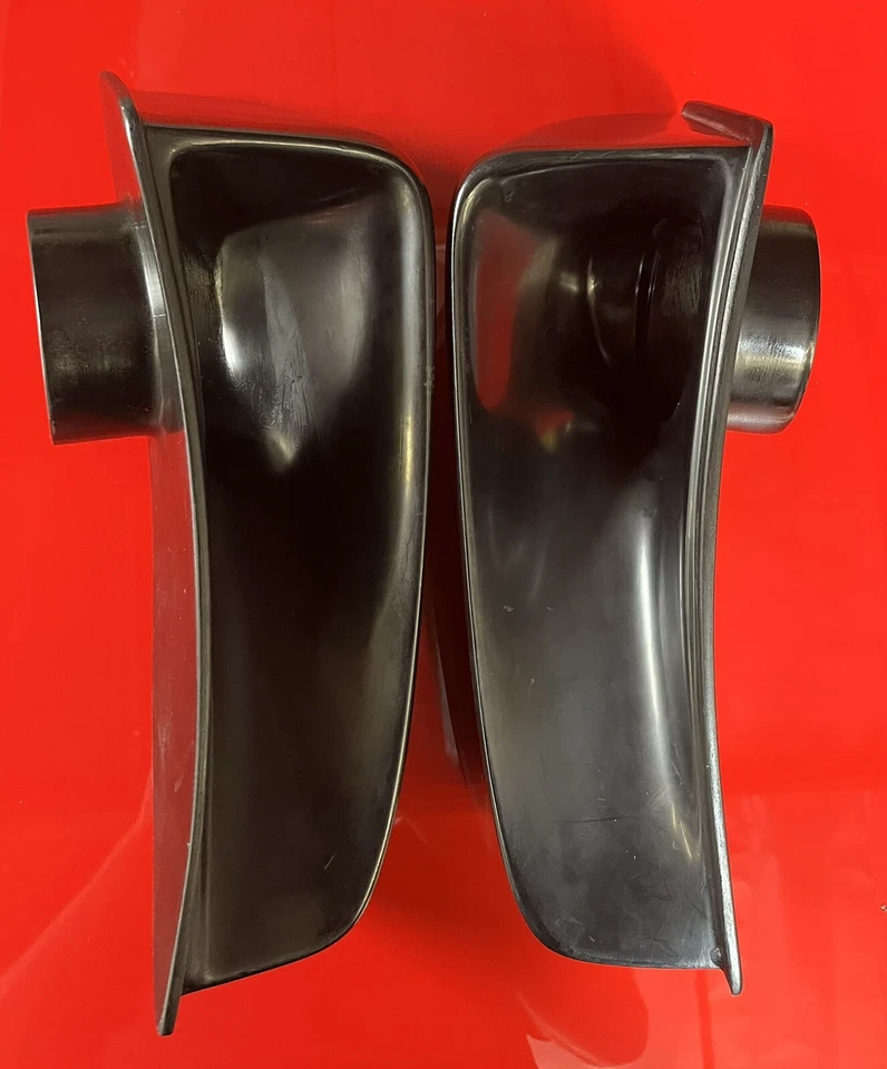 Cucharas laterales traseras de fibra de carbono De Tomaso Pantera 1/4 ventana - Juego de dos Foto 2 de 2