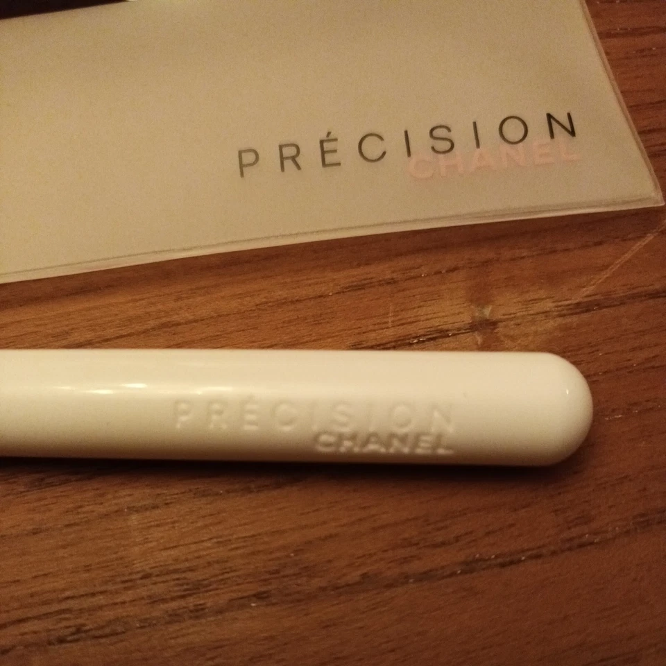 Chanel Précision retouche teint Haute-Densité Pinceau Poudre maquillage NEUF - Photo 2/4