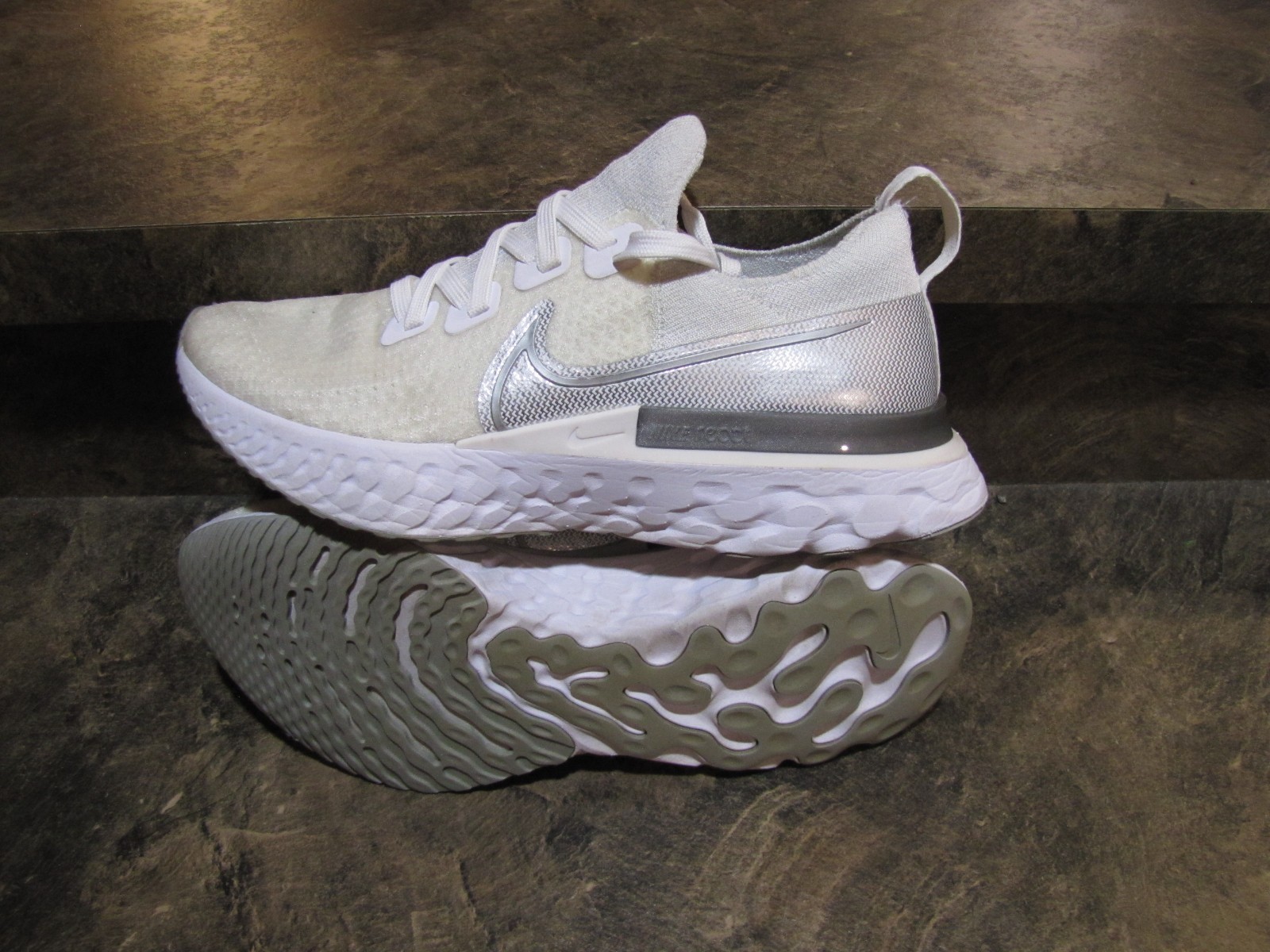 NIKE REACT  INFINITY RUN 3 WHITE SILVER WOMENS 8 … - image 6