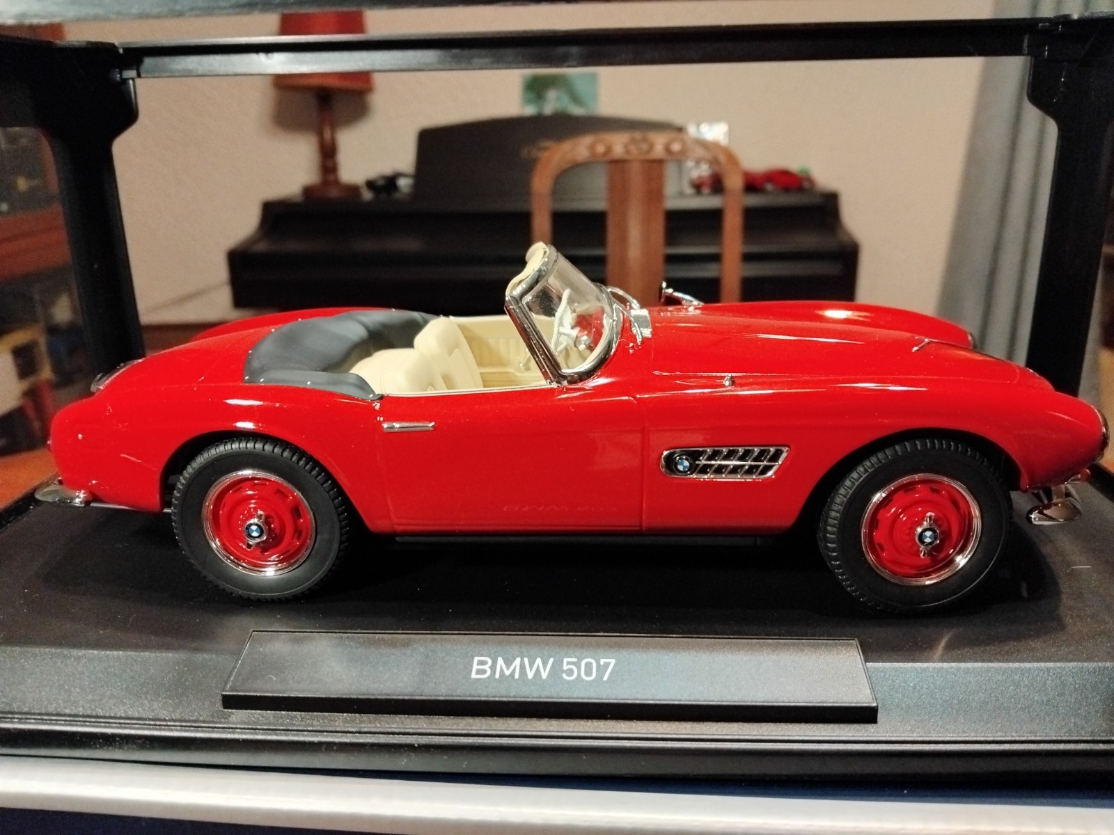 Norev BMW 507 1956 Cabriolet Rouge 1/18 le cadeau idéal pour collectionneur de voitures vintage