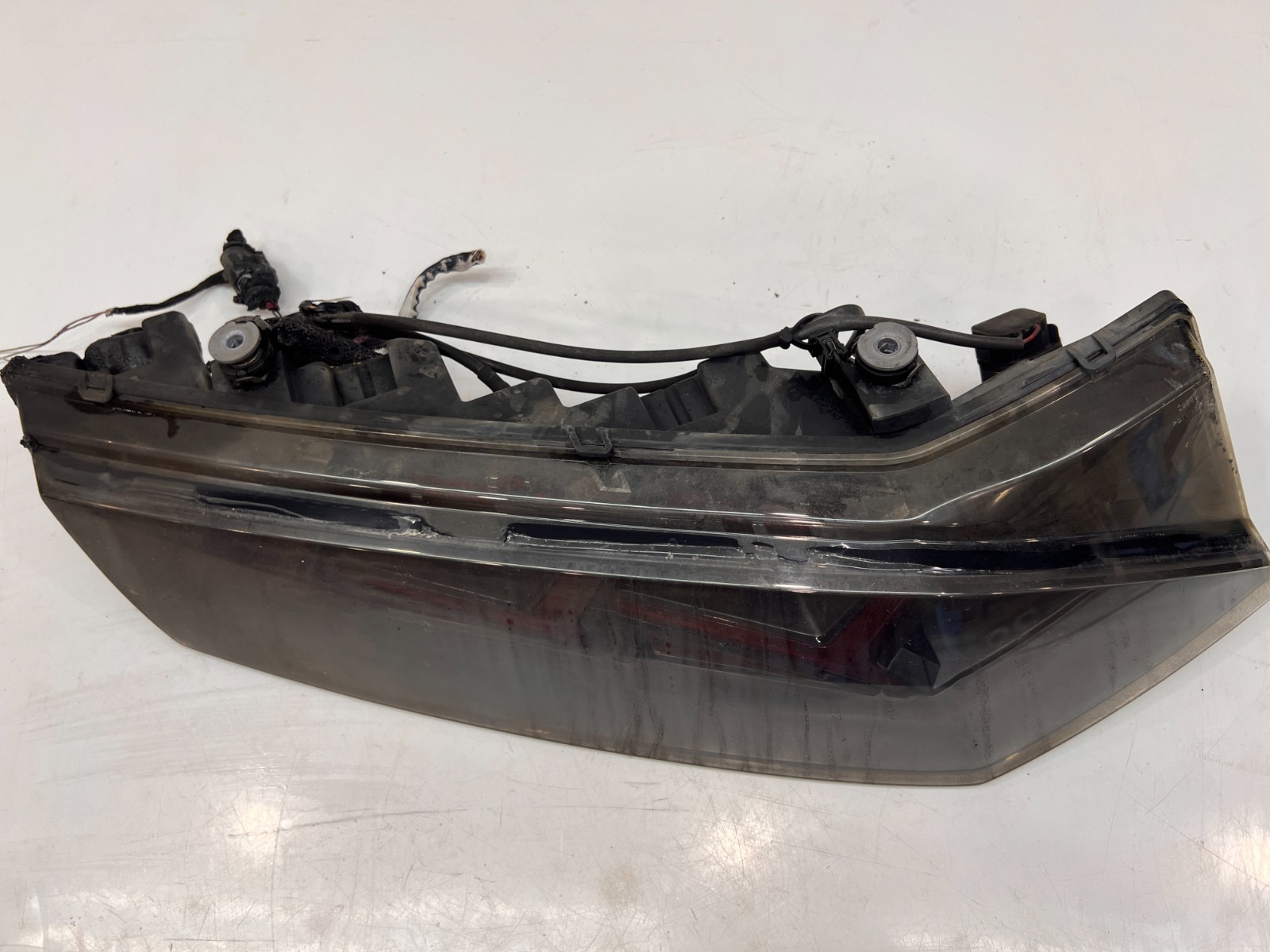 LAMBORGHINI AVENTADOR S SVJ REAR RIGHT PASSENGER SIDE TAIL LIGHT OEM 470945096E