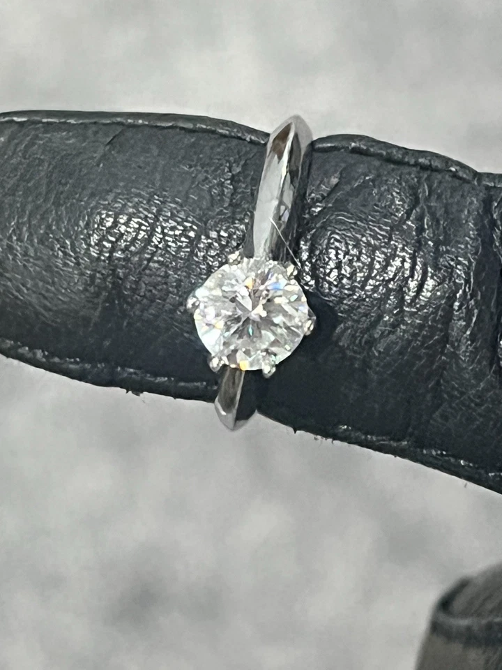 Anillo/anillo de compromiso de diamantes de 1 quilate Foto 4 de 4