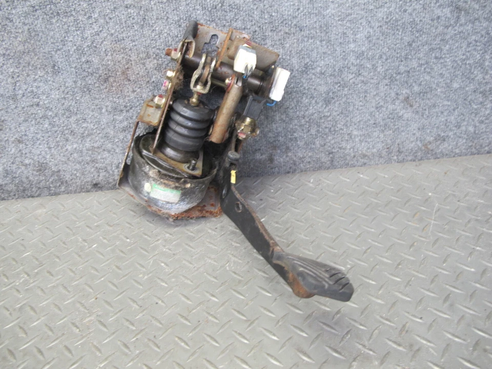 91-93 MITSUBISHI 3000GT VR4 M/T GAS ACCELERATION BRAKE CLUTCH PEDAL SET OEM Foto 3 de 4