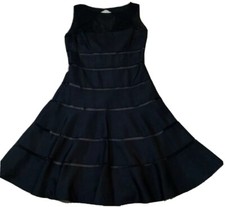 Taylor ~Woman Size 6~ Black Fit & Flare Evening/Party Sleeveless Dress Lined.