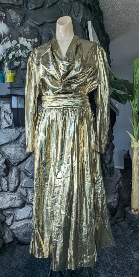 Conjunto Blusa Falda Coja Dorada De Colección Años 80 Partique NY Cuello Capucha Fiesta Disco Talla L Foto 2 de 4