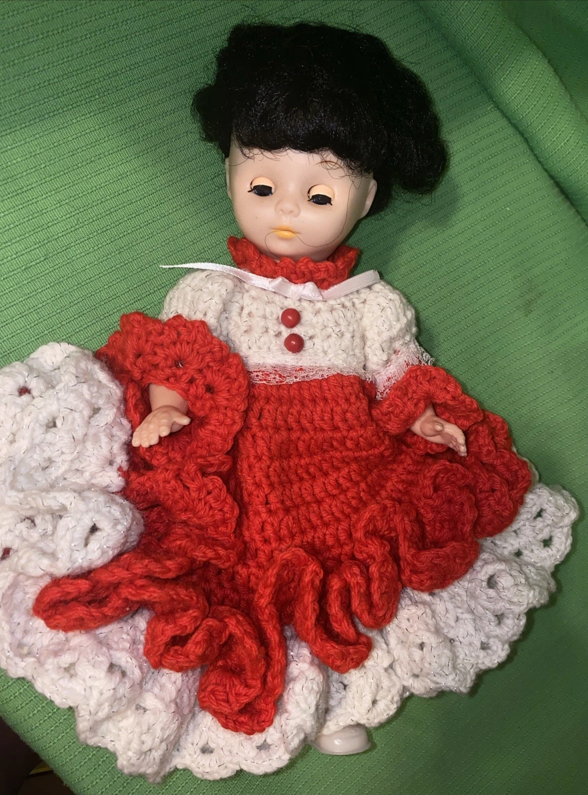 VETEMENTS Bambola vestito all'uncinetto gioca melodia natalizia vintage 12" letto