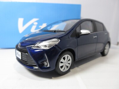 1:30 Toyota Vitz Hybrid Jewela Yaris Dark Blue Mica Color Sample