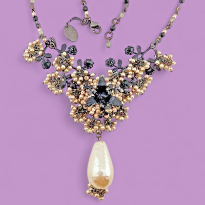 ERICKSON BEAMON vtg Necklace Faux Pearl Black Enamel Flower Bib Choker B5