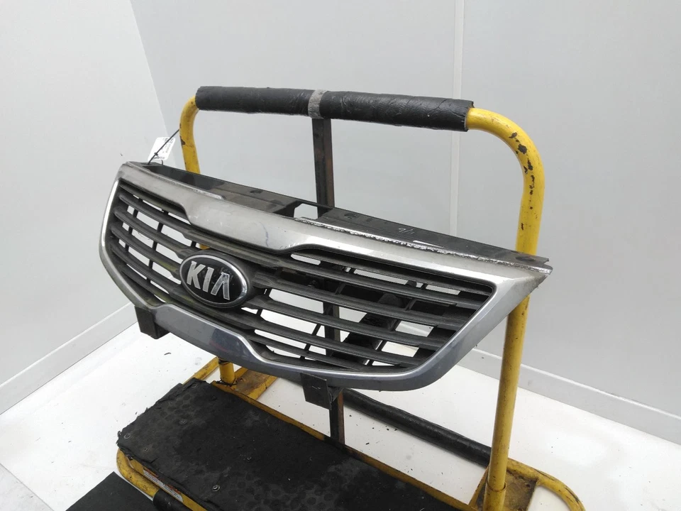 KIA SPORTAGE Mk3 Front Grille Centre Assy 2010-2016   - Image 4 of 4