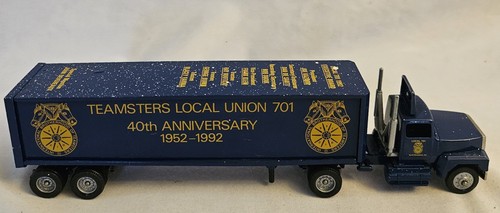 Vintage WINROSS Teamsters Union Semi-Truck 701 40th Anniversary 1952-1992 1/64 - Picture 3 of 7
