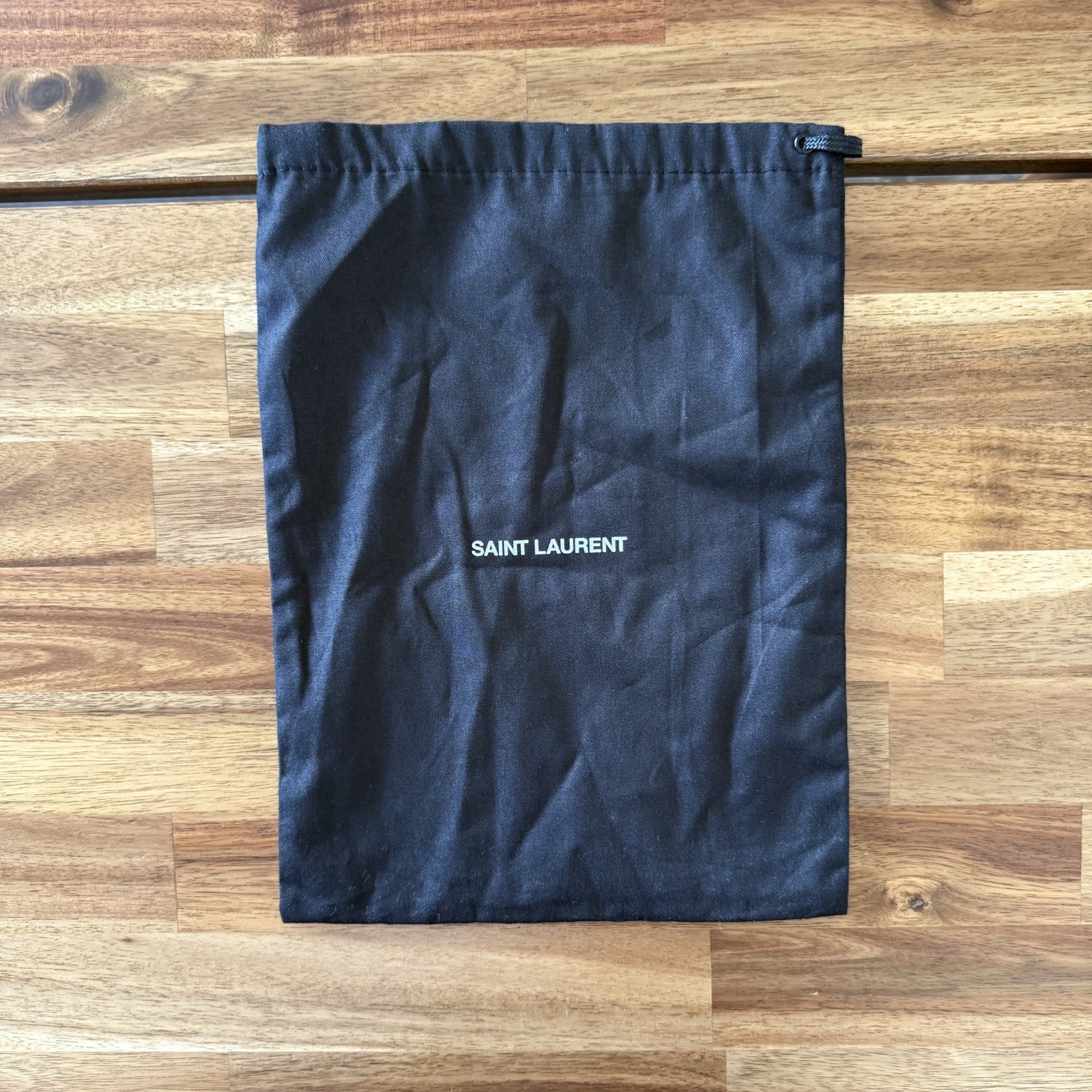 Sacchetto antipolvere Saint Laurent piccolo nero con coulisse nero accessorio design minimal