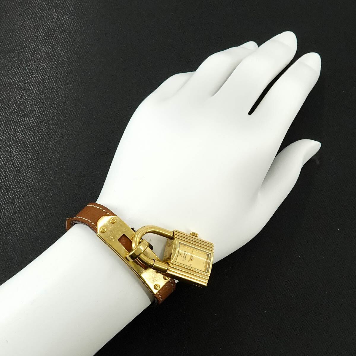 エルメス HERMES ケリーウォッチ ヴィンテージ レディース 腕時計 オーストリッチ レッド ゴールド クォーツ カデナ Kelly Watch 90311695 HERMES ケリーウォッチ ヴィンテージ レディース 腕時計