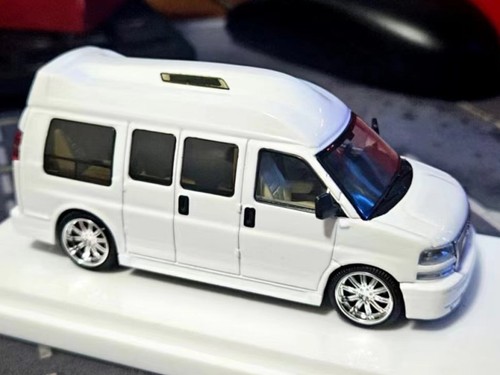 GMC Savanna - bianco - GOC 1:64 - Foto 5 di 6