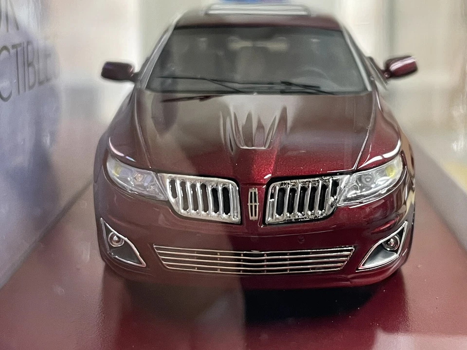 Coche modelo Lincoln MKS 2012 de resina roja vintage de lujo raro 1/43 nuevo en caja Foto 4 de 4