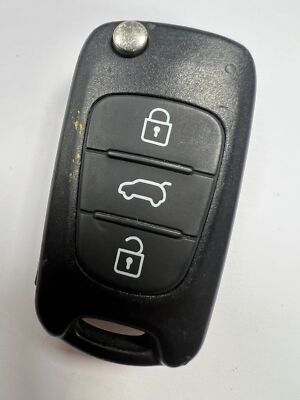 ORIGINAL HYUNDAI 3 TASTEN FERNBEDIENUNG KLAPPSCHLÜSSELANHÄNGER GETESTET & FUNKTIONSFÄHIG OMRON OKA-185T
