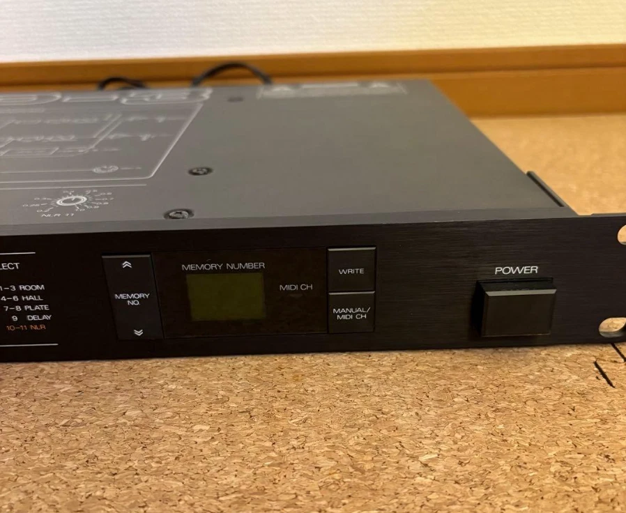 Roland DEP-3 DIGITAL EFFECTS PROCESSOR Reverb Delay Non-Linear MIDI AC100V - Image 4 of 4