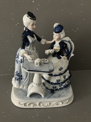 Vintage Leonardo, zwei Damen, Tea for Two blau-weiße Figur. englische damen