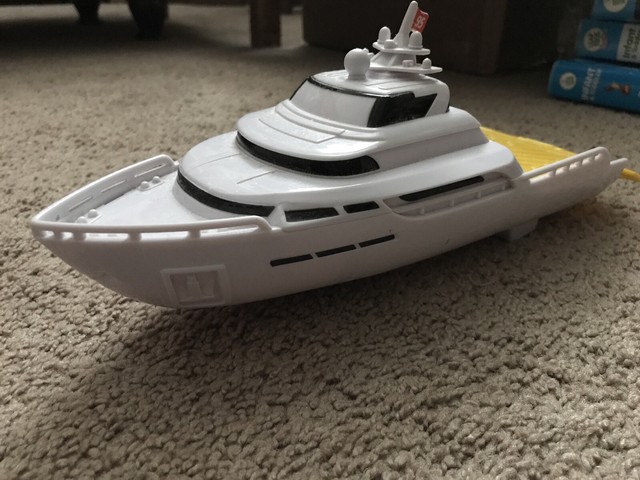 cars 2 boat toy