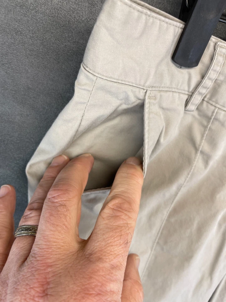 Vera Wang Khaki Capri Pants Simpy Vera - Womens Size 6 - Stretch Cropped (3060) - Image 4 of 4