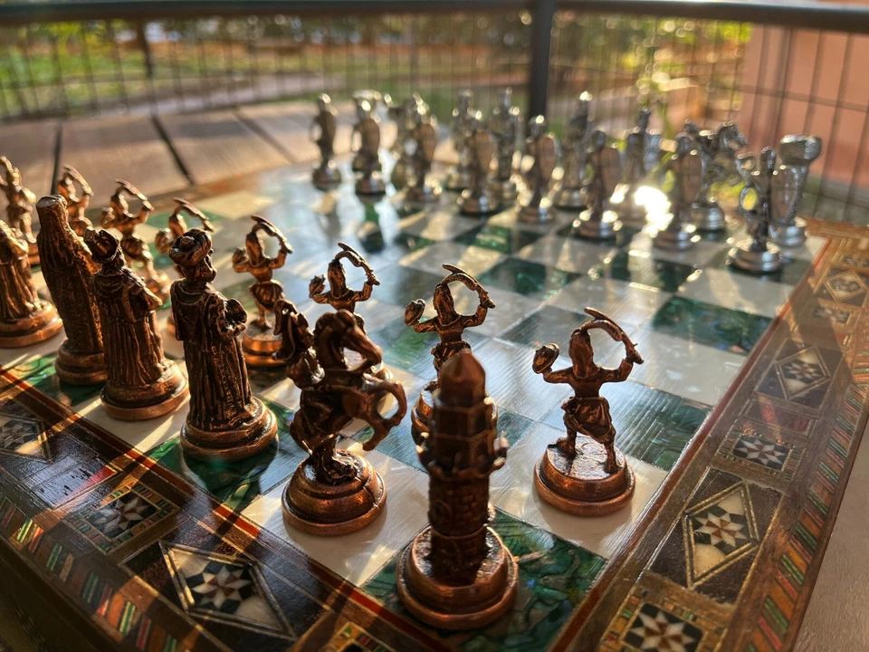 Caja de ajedrez VIP con tablero de ajedrez verde hecho a mano - Juego de ajedrez con incrustaciones - Tablero de ajedrez perlado Foto 2 de 4