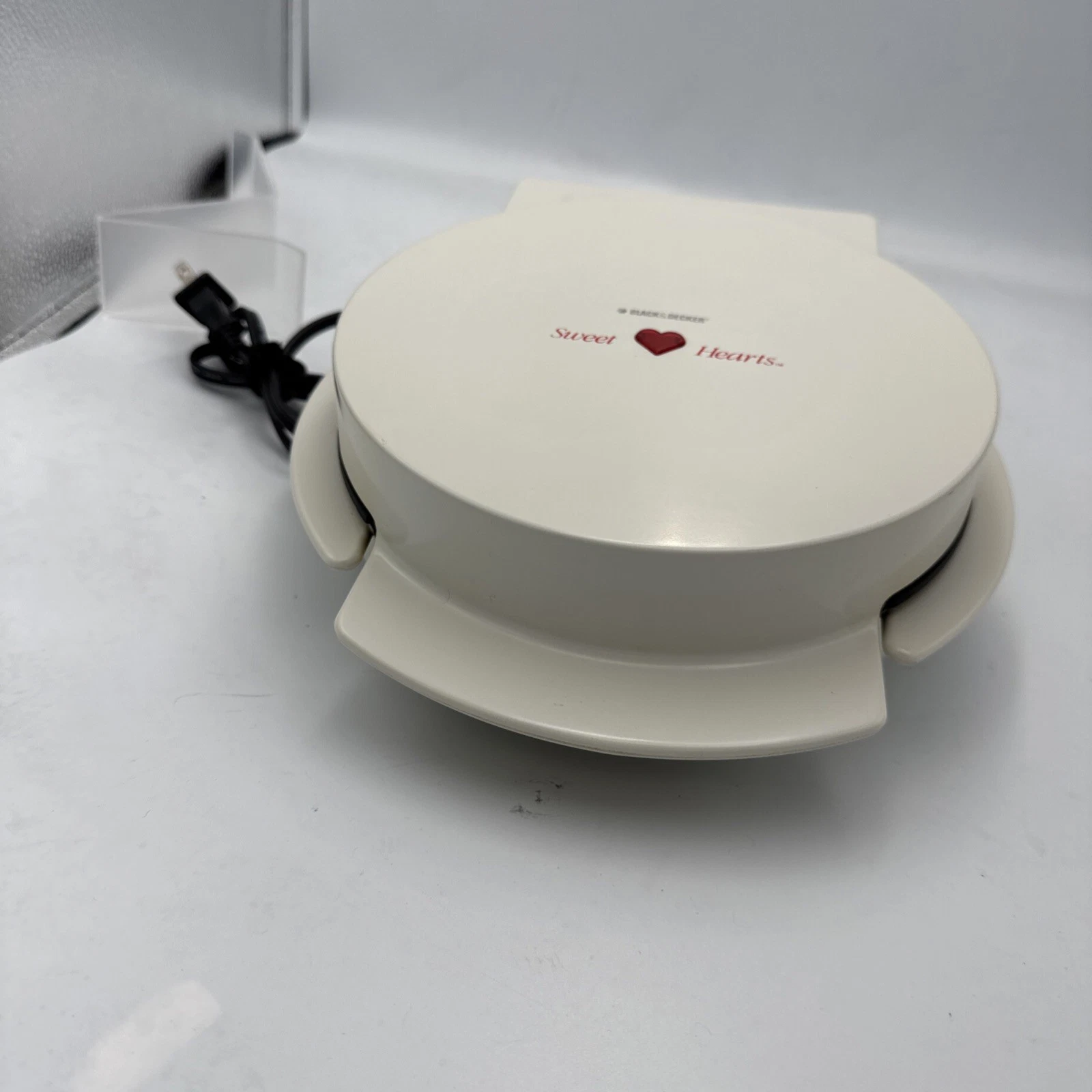 Black & Decker Sweet Hearts Waffle Maker G-12 Heart- Shaped Nonstick 550W Tested