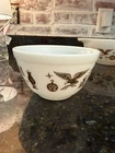 1 1/2 quart Pyrex mixing bowl small white