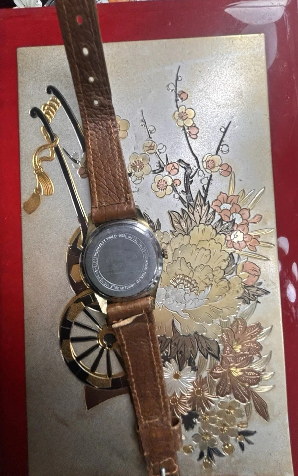 Швейцарские мужские винтажные часы с календарем Tegrov - Изображение 4 из 4