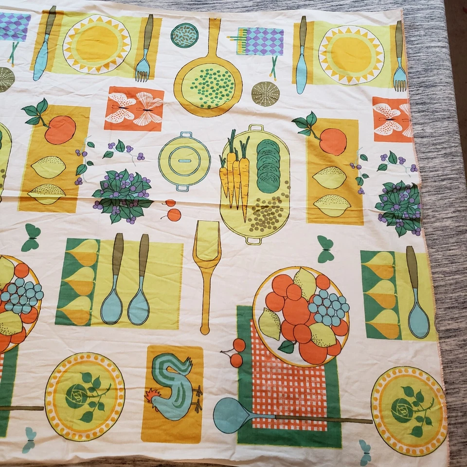 1970s Fruit Flowers Cutting Board Rooster VTG Fabric 35 x 46 Kitchen Rare MCM - Image 4 of 4