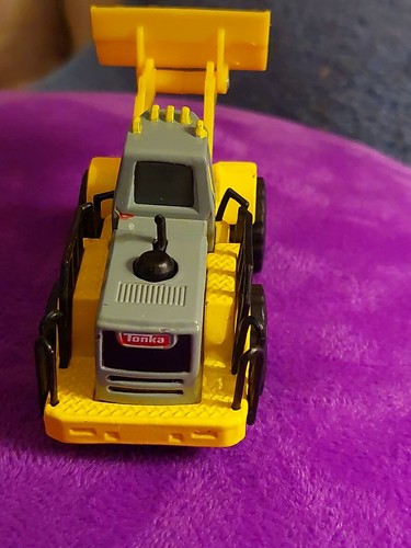 RUGGED & TOUGH 4" LONG 2012 TONKA EXCAVATOR DIECAST VERY DETAILED AZTEC YELLOW - Picture 3 of 12