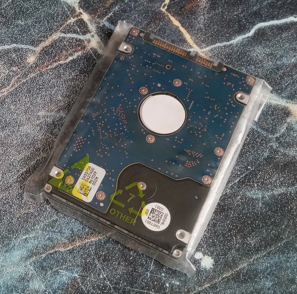 Apple Hitachi Hard Drive SATA 250GB 5400RPM Firmware 2009 - Image 2 of 2