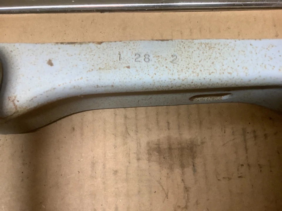 Ford Mustang Mercury Cougar 1971-1973 lado izquierdo del conductor capó bisagra DTE 1 28 2 Foto 3 de 4