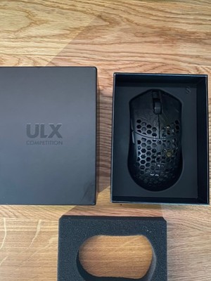 Finalmouse ULX Competition - Small [Limited Edition Raw Carbon]