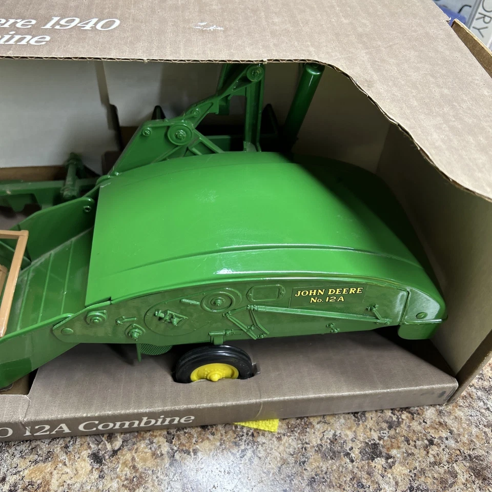 Vintage Ertl pressed steel John Deere 1940 12A combine 1/16 🔥🔥 - Image 4 of 4