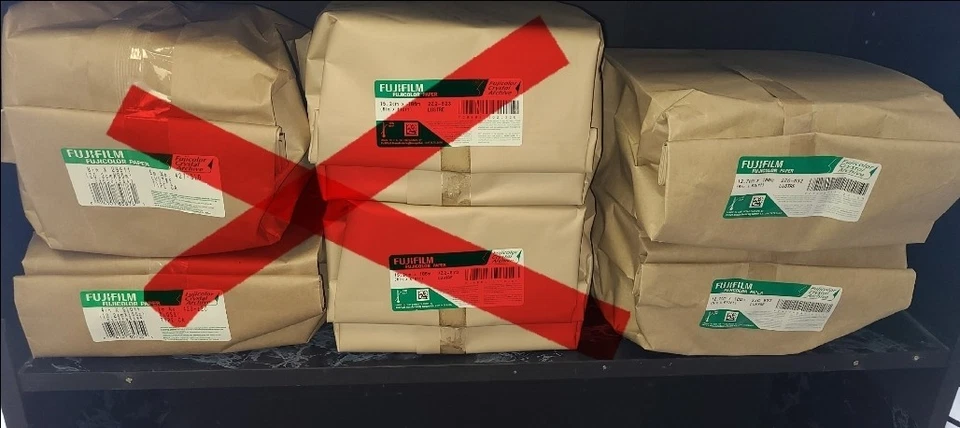 Papel de archivo de cristal Fujifilm Fujicolor 2Z0-632 Luster tipo II 5 pulgadas x 610 pies Foto 2 de 2