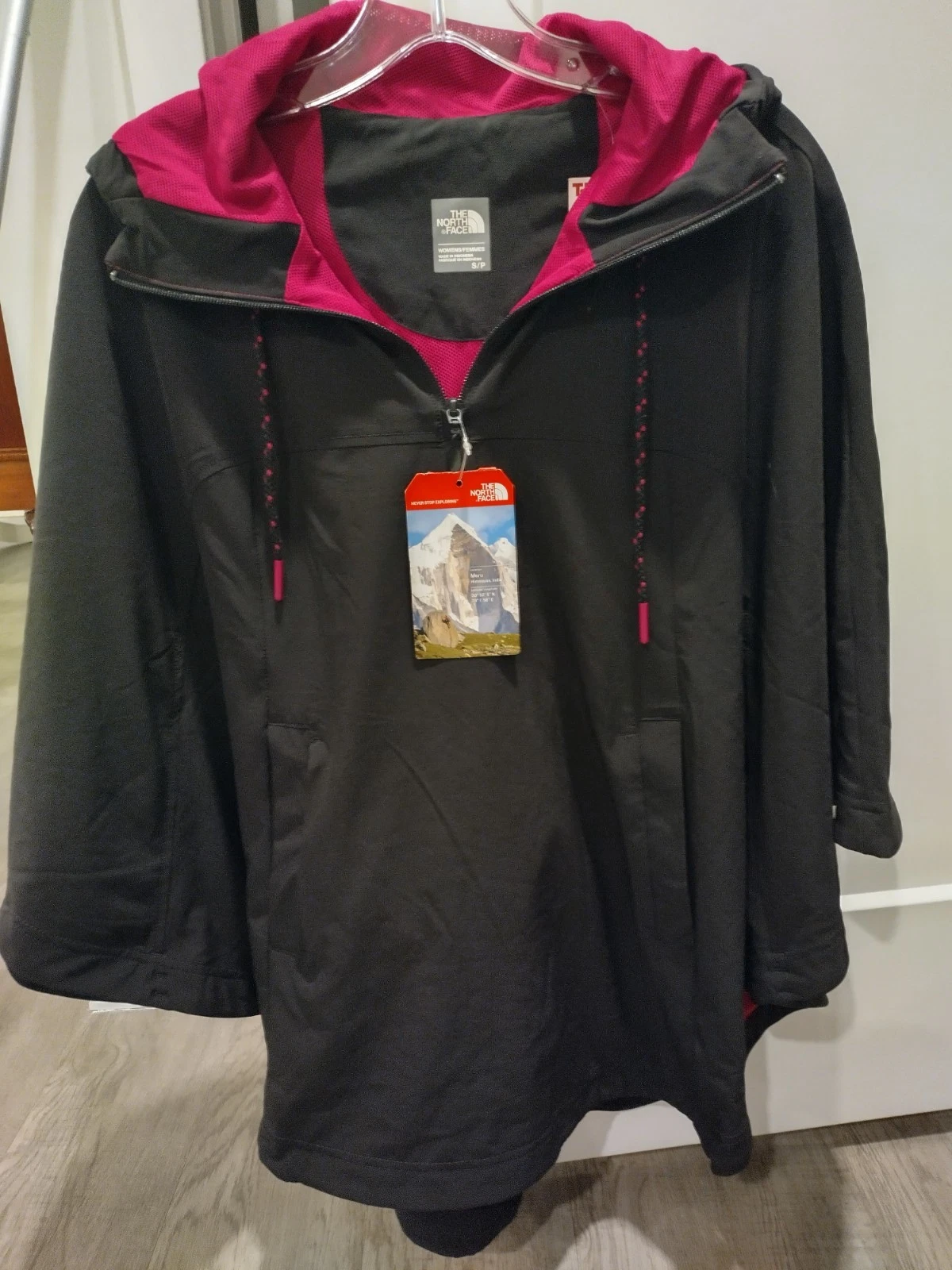 The North Face Poncho Womens Small Black Magenta Hooded Outdoor NWT Pullover
Opens in a new window o