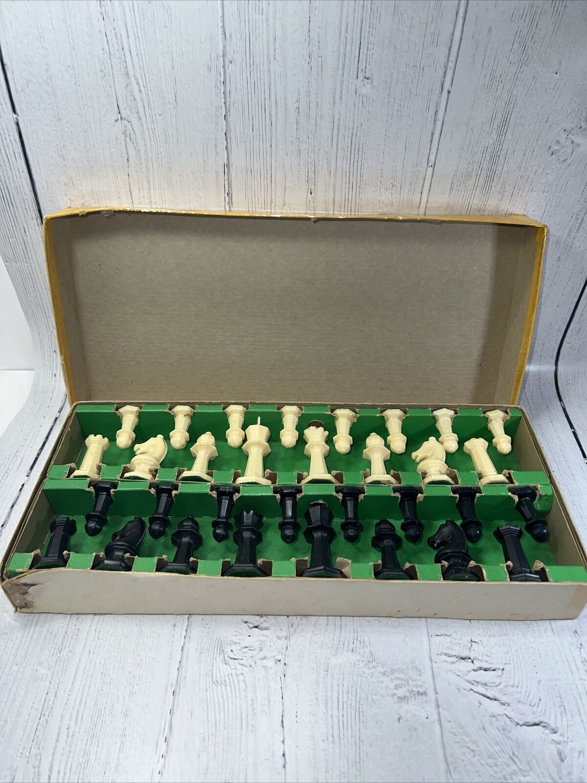 Vintage Quality Chess Set Drueke Plastic Complete Unweighted Black Cream Color