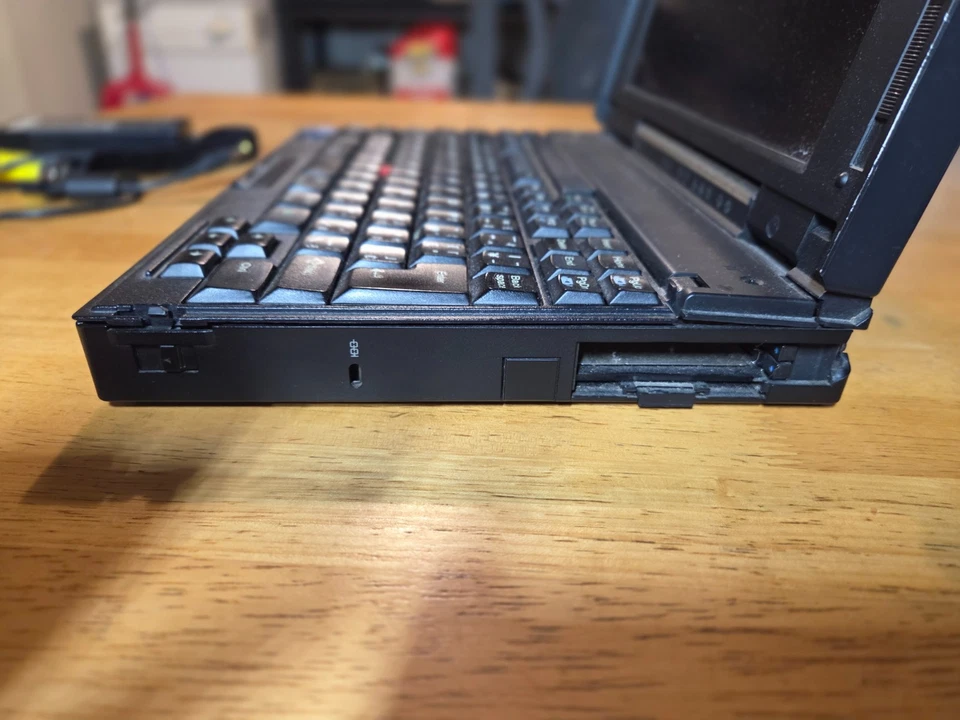 IBM Thinkpad 365x Win98 Estado de Funcionamiento con Batería Teclado Japonés Foto 4 de 4