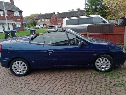 Renault Mégane convertible - Picture 10 of 20