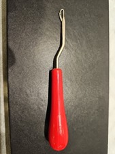 Boye Latch Hook Rug tool item Vintage Plastic Handle Red