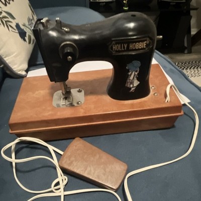 Holly Hobbie Electric Domestic Sewing Machine Black Brown with Case & Pedal