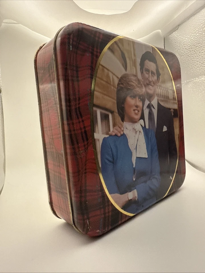 Prince Charles Lady Diana Spencer Engagement Wedding Biscuit / Cookie Tin EMPTY - Image 3 of 4