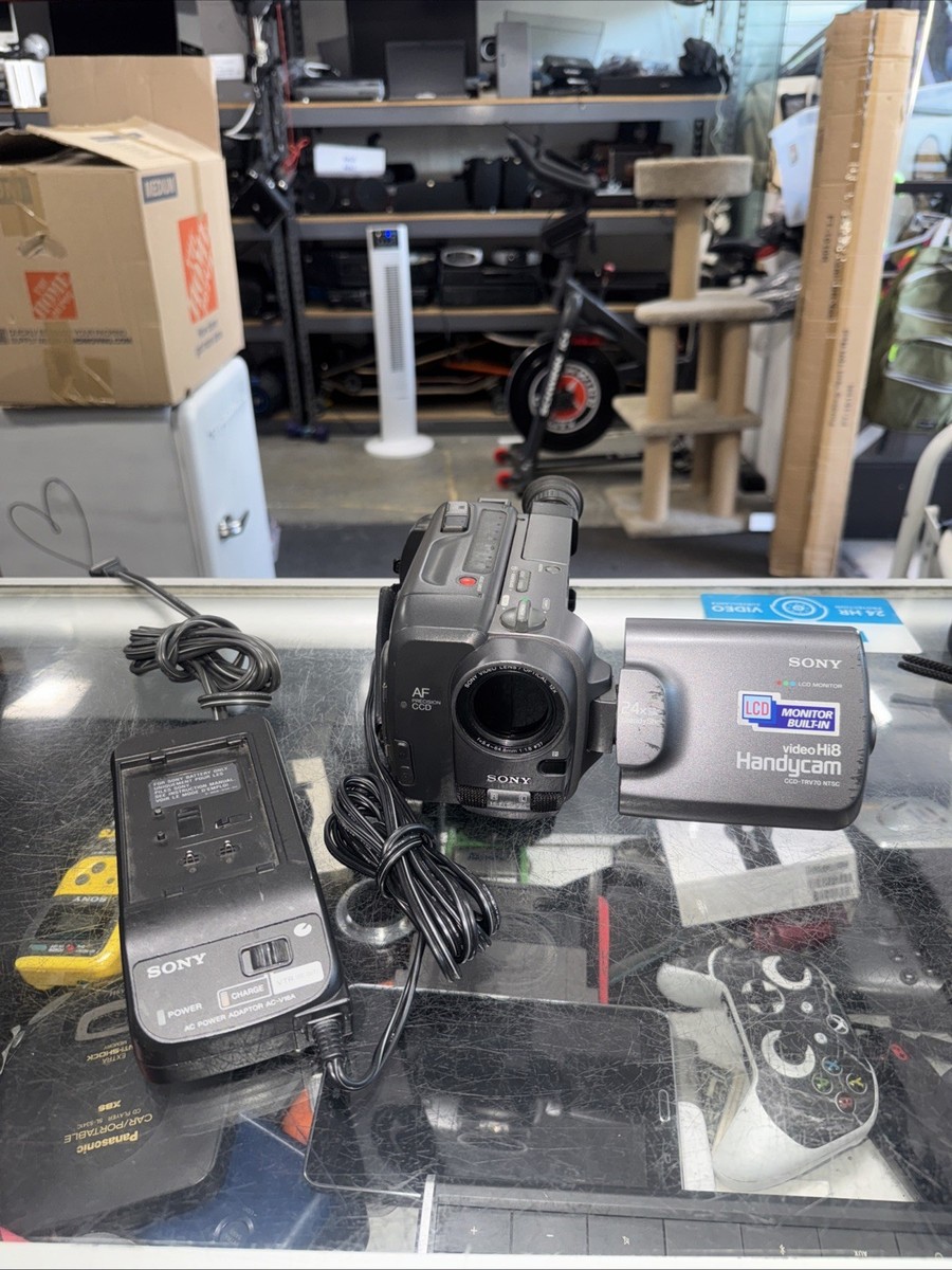 Sony CCD-TRV70 Hi8 8mm, Case, Sold for Parts/Repair Not Tested AS IS READ